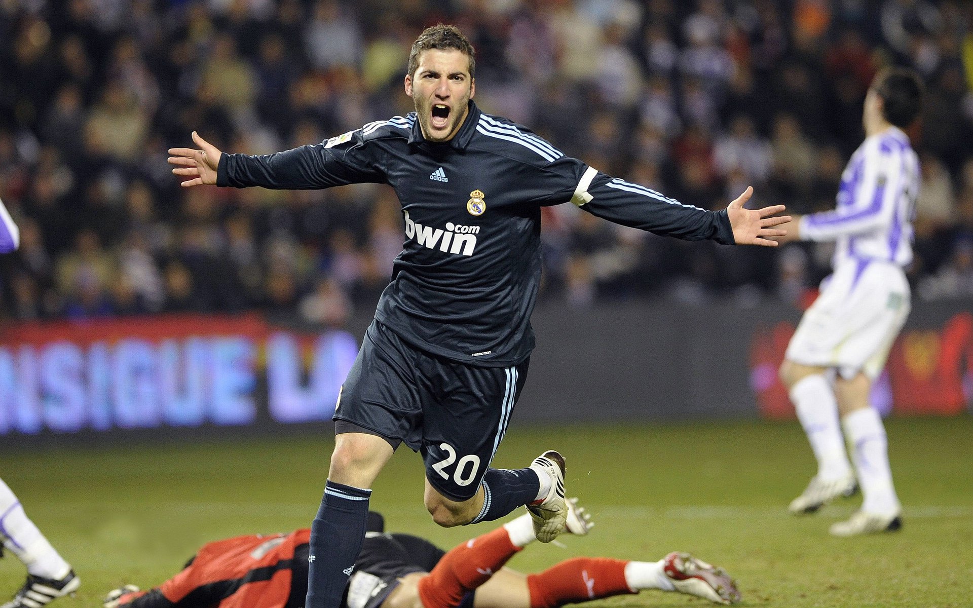 开云·体育官网APP下载-勇士再度上演经典反超胜利，勇士精彩集锦